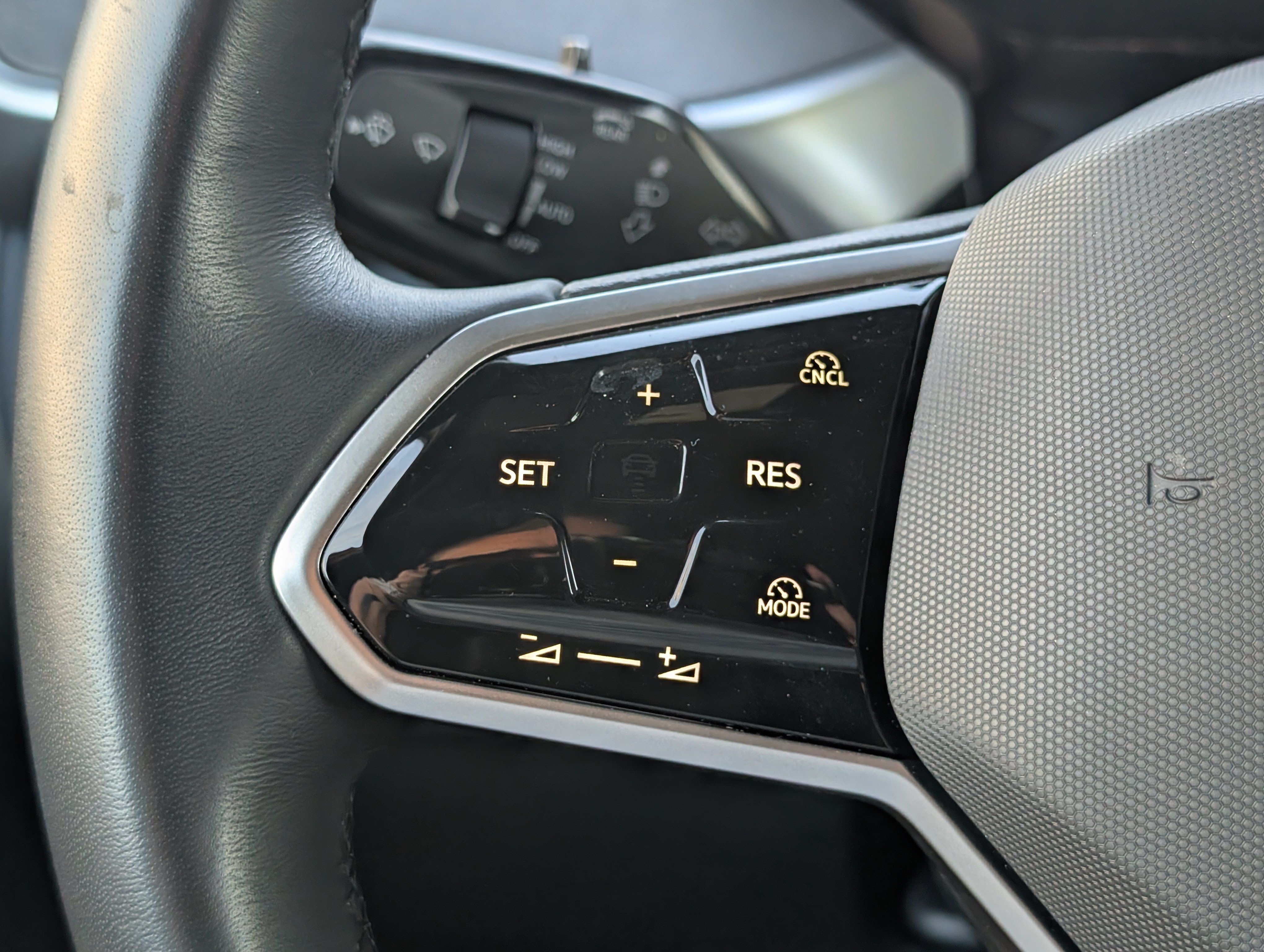 Used 2025 Volkswagen ID. Buzz Pro S Plus RWD image 23
