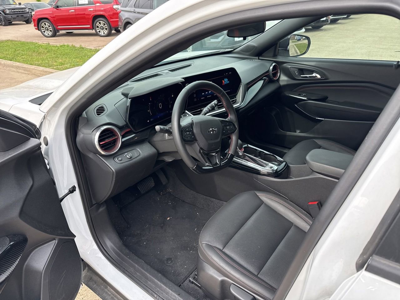 Used 2025 Chevrolet Trax RS image 20