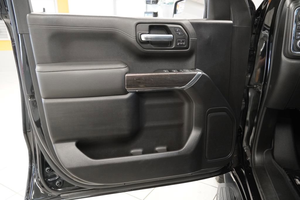 Used 2019 Chevrolet Silverado 1500 LTZ w/ LTZ Convenience Package AWD/4WD image 16