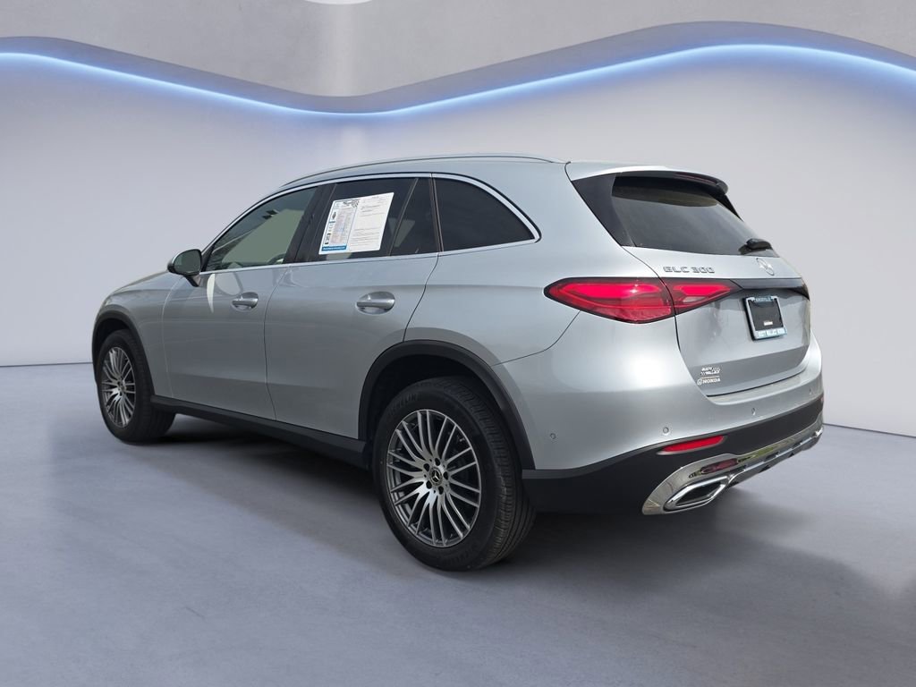 Used 2025 Mercedes-Benz GLC 300 4MATIC image 3