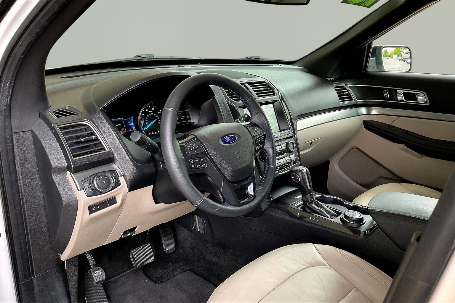 Used 2018 Ford Explorer XLT AWD/4WD image 17