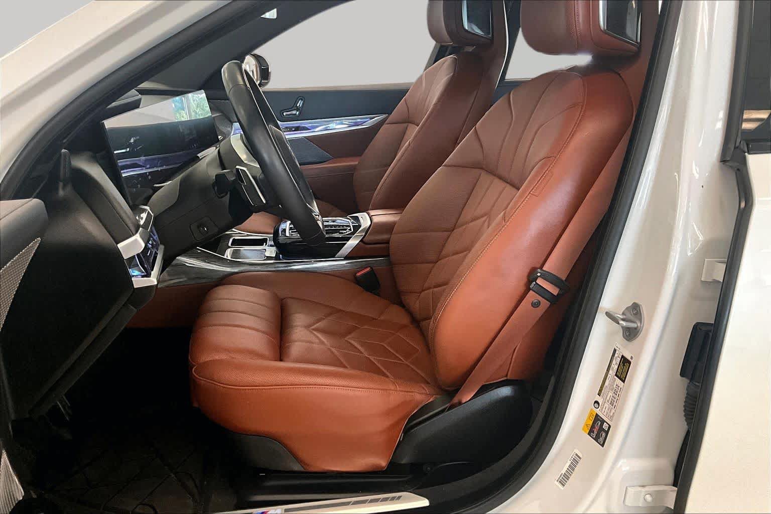 Used 2025 BMW i7 xDrive60 AWD/4WD image 7