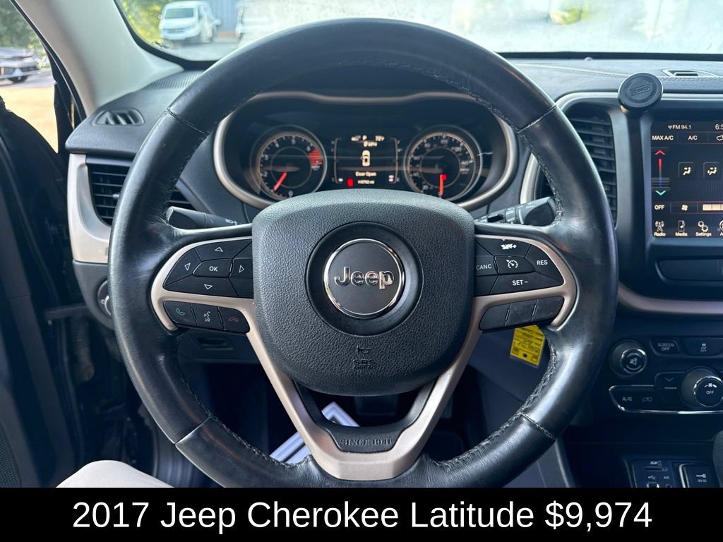 Used 2017 Jeep Cherokee Latitude FWD image 20
