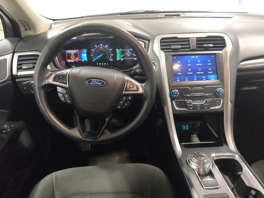 Used 2020 Ford Fusion SE image 22