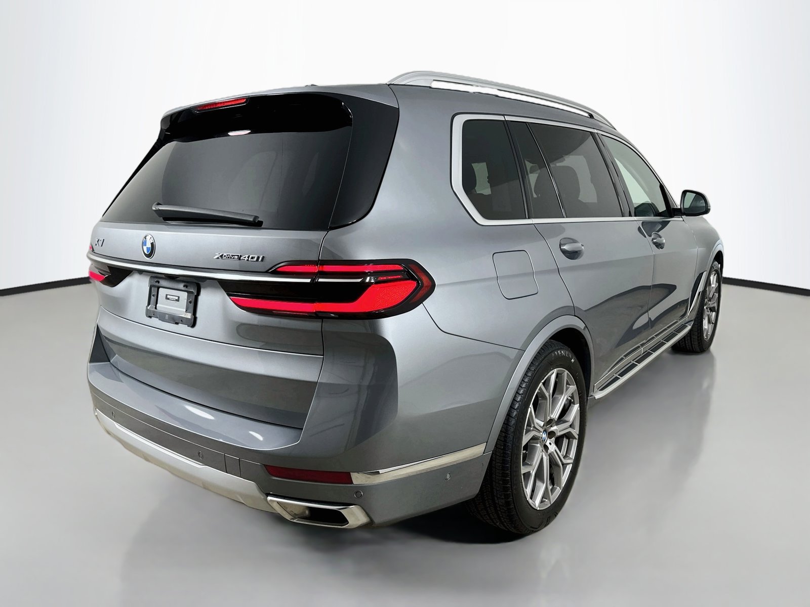 Used 2024 BMW X7 xDrive40i w/ Premium Package AWD/4WD image 5
