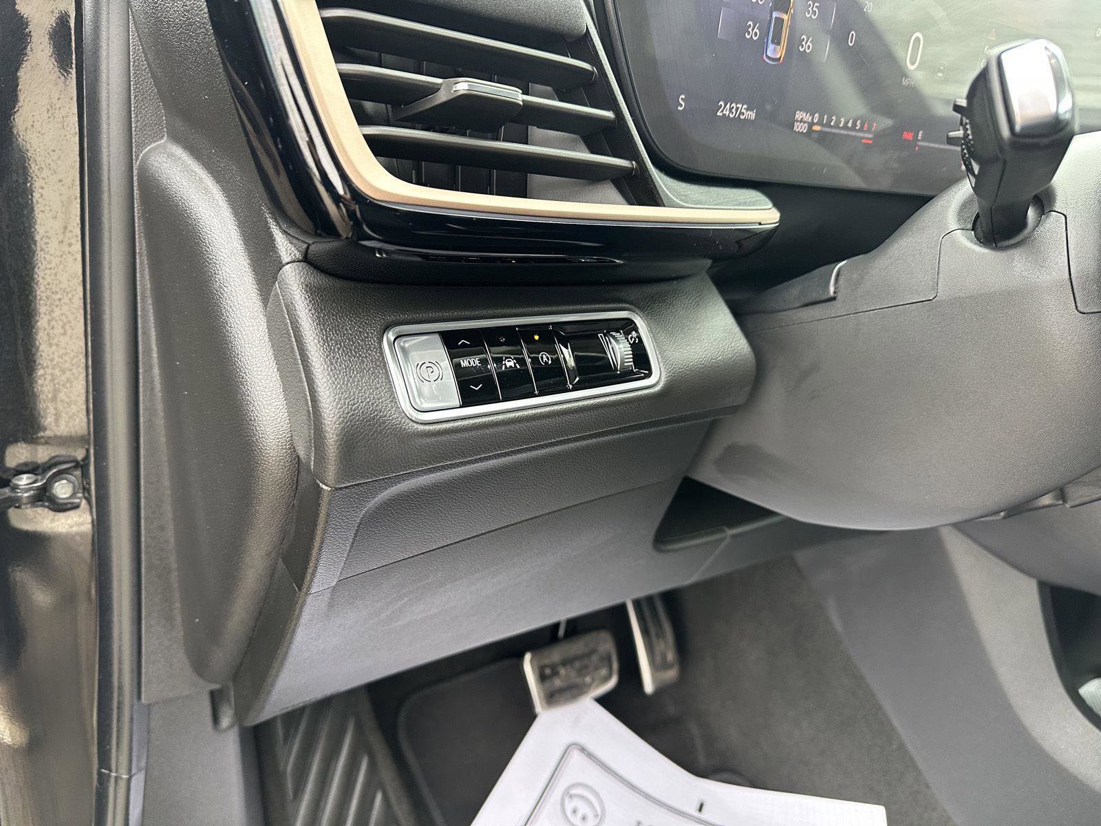 Used 2025 Buick Envision Sport Touring image 21