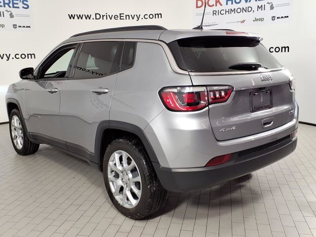 Used 2024 Jeep Compass Latitude image 6