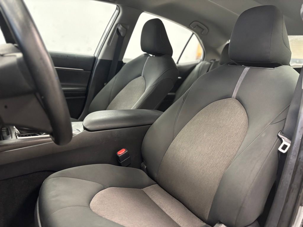 Used 2022 Toyota Camry LE image 7