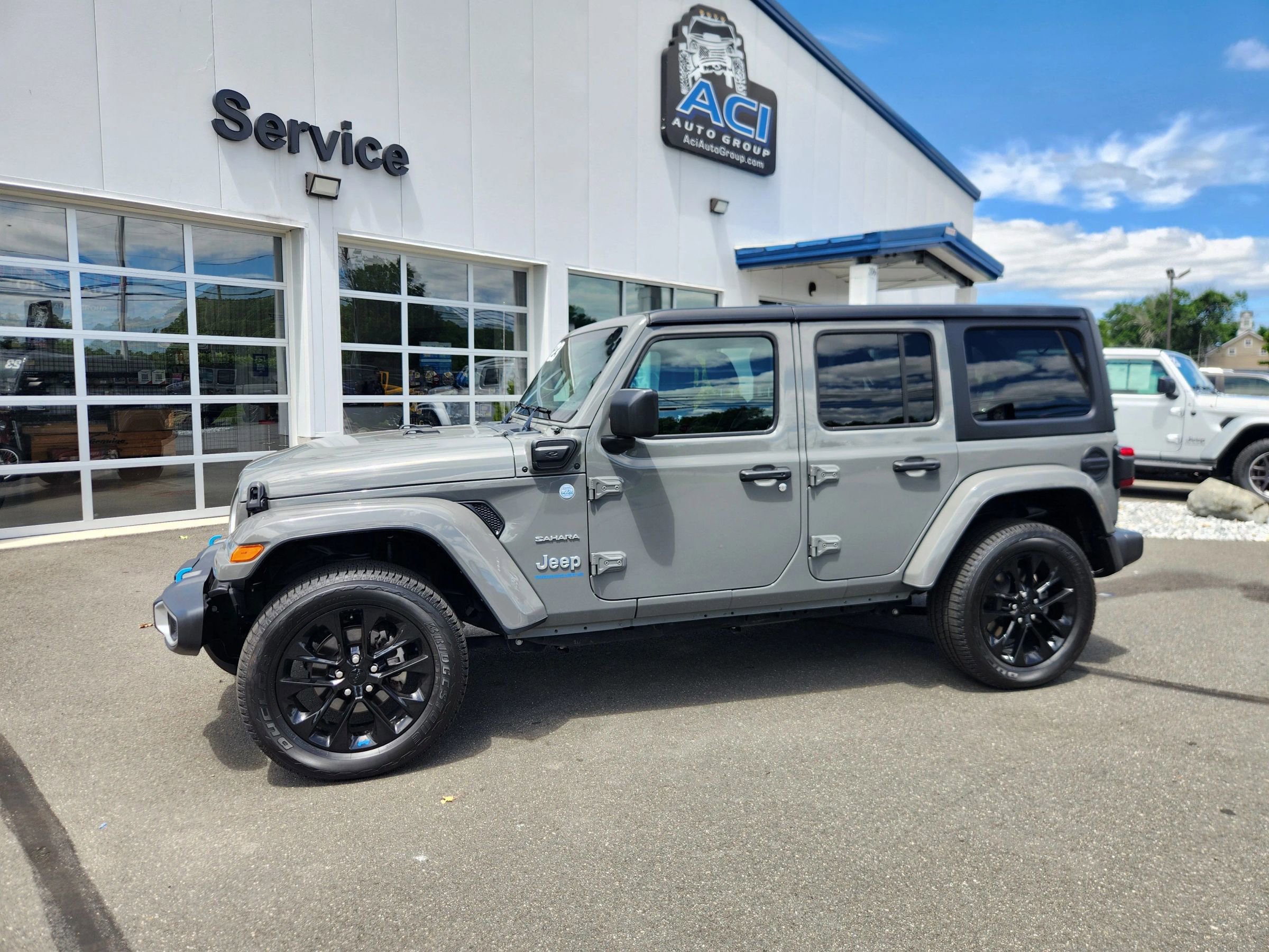 Used 2023 Jeep Wrangler Unlimited Sahara image 7