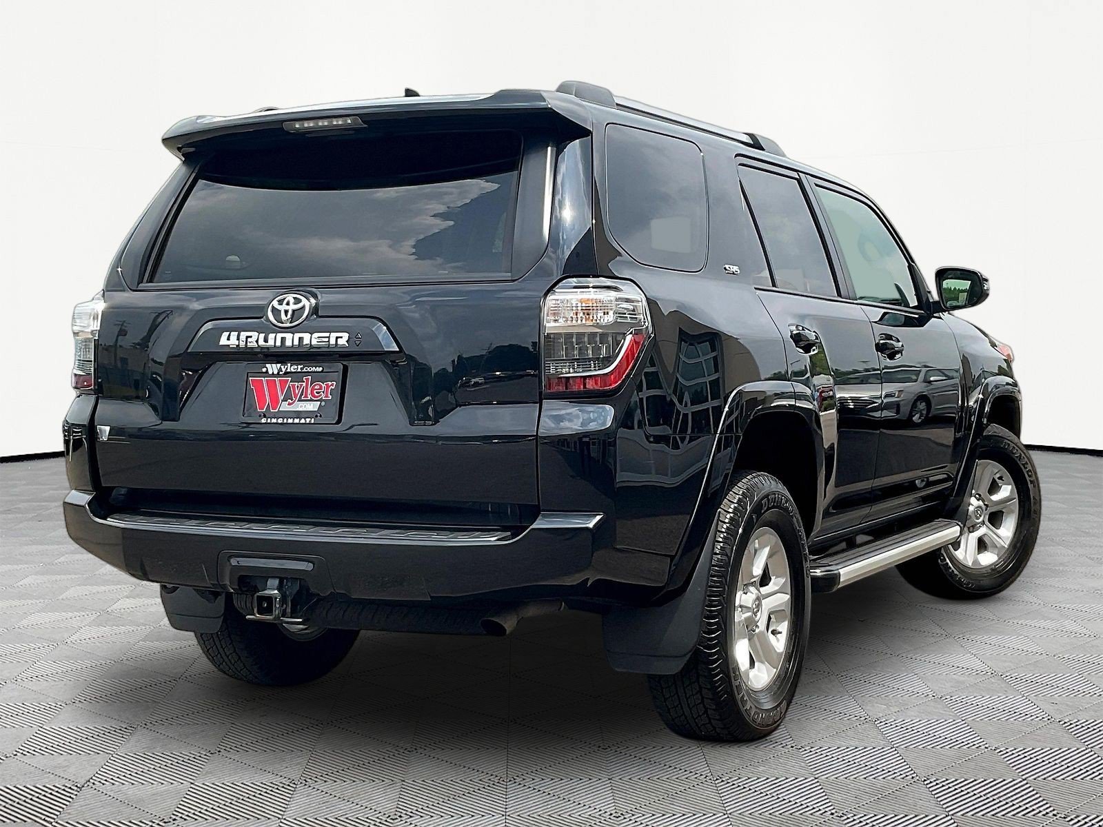 Used 2023 Toyota 4Runner SR5 Premium w/ Moonroof Package AWD/4WD image 6