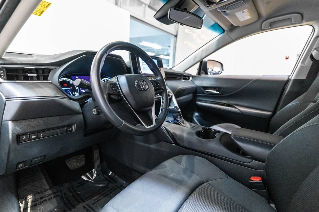 Certified 2024 Toyota Venza LE AWD/4WD image 4