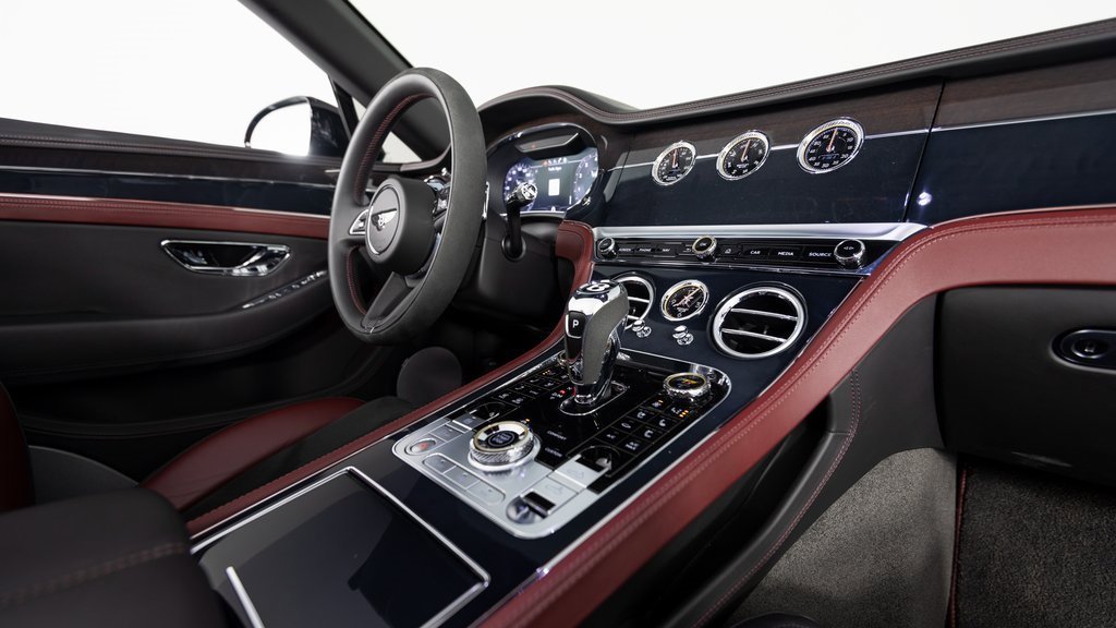 Used 2023 Bentley Continental GT V8 image 21