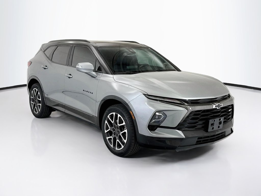 Used 2023 Chevrolet Blazer RS FWD image 3