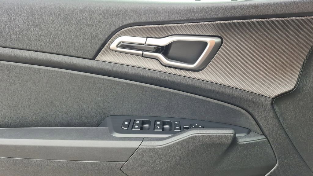 Used 2023 Kia Sportage LX image 7