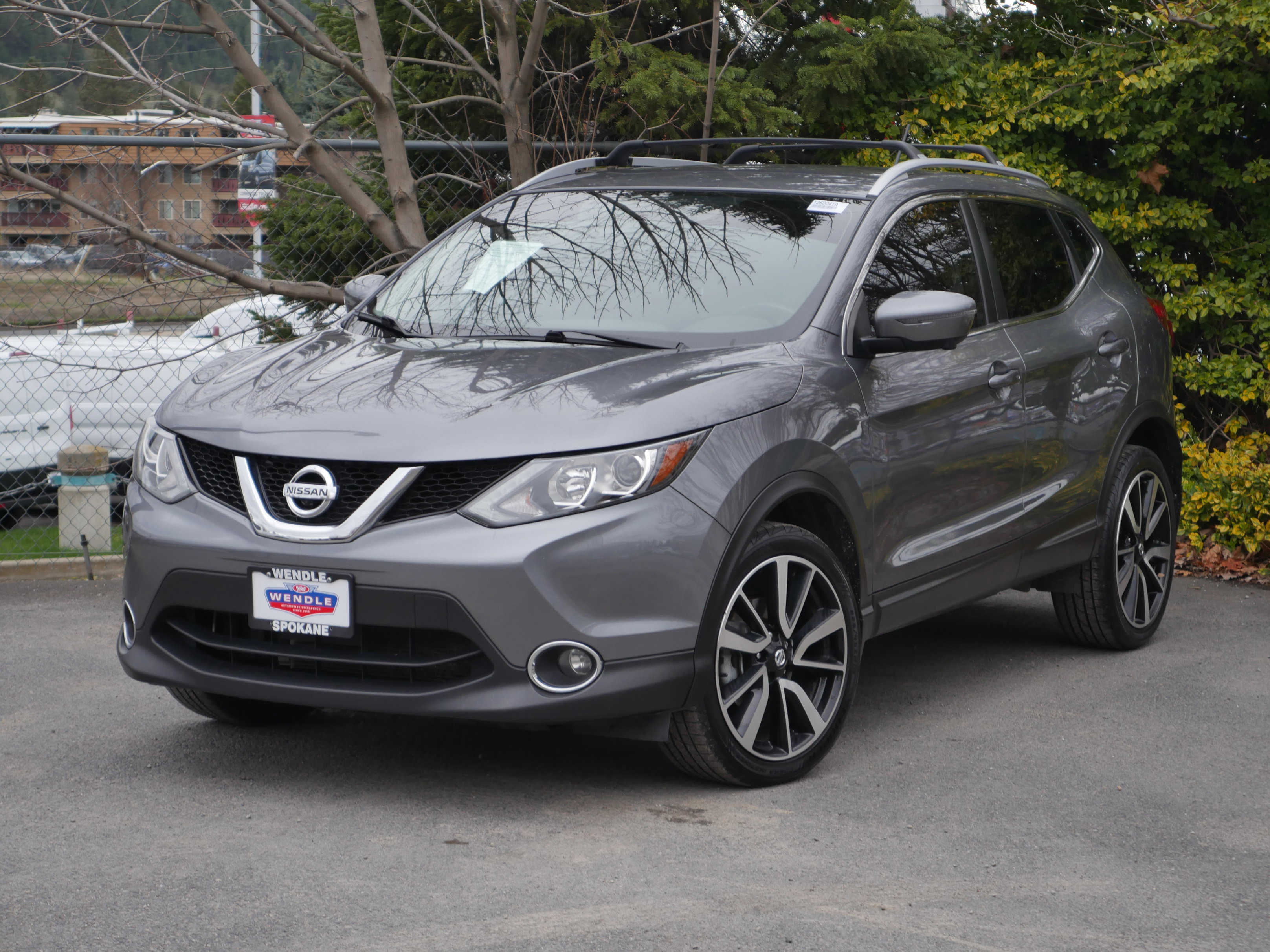 Used 2017 Nissan Rogue Sport SL image 2