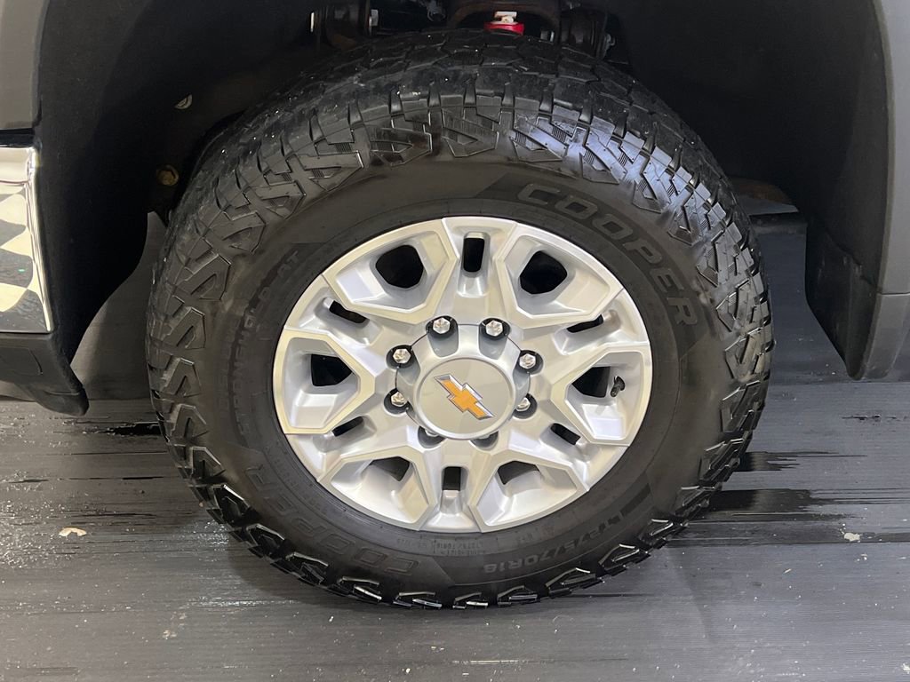 Used 2024 Chevrolet Silverado 2500 LT AWD/4WD image 7