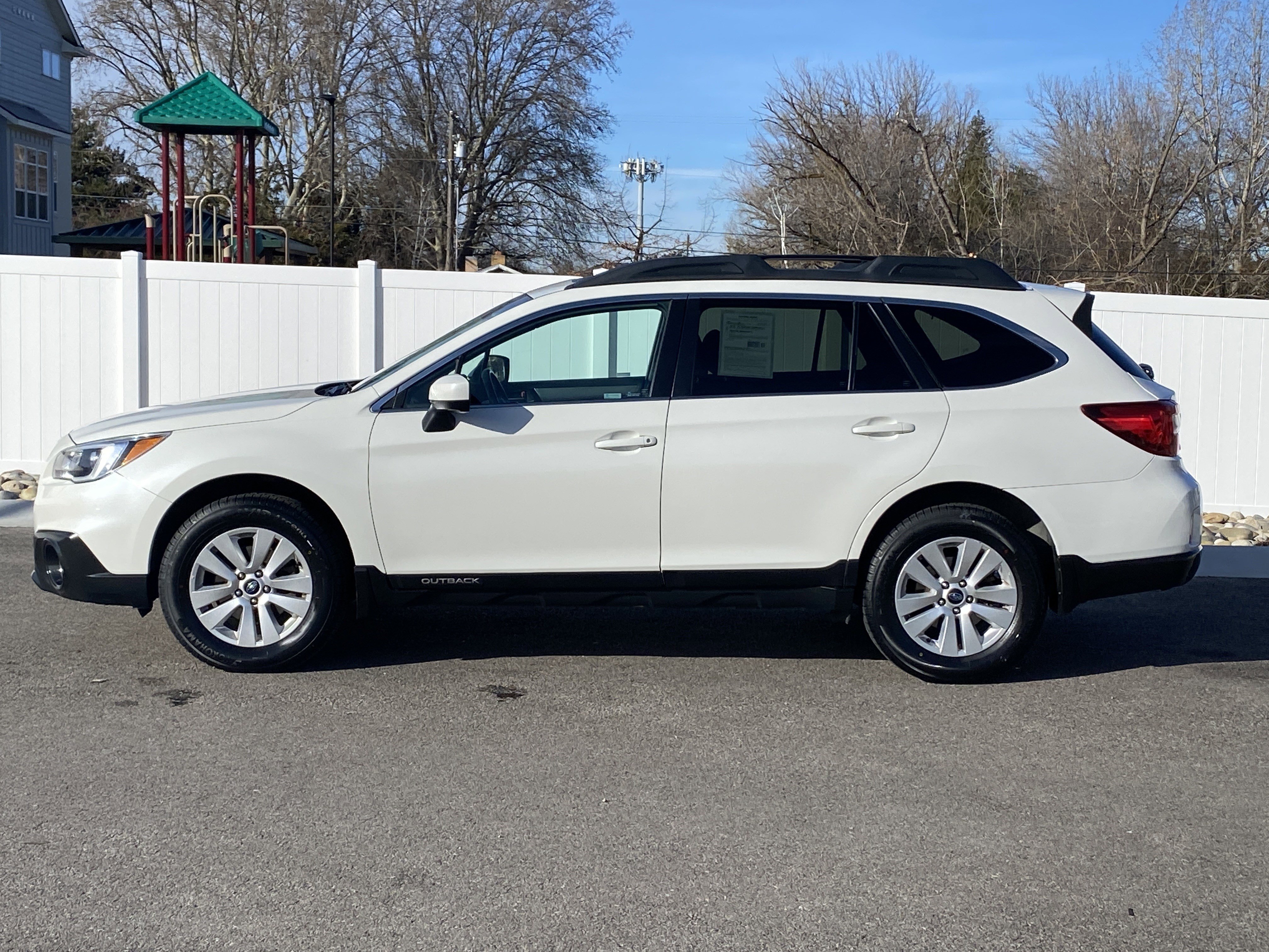 Used 2016 Subaru Outback 2.5i Premium image 3