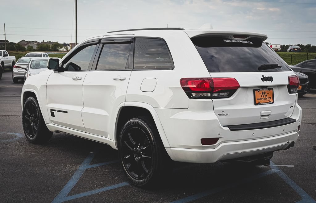 Used 2020 Jeep Grand Cherokee Altitude RWD image 28