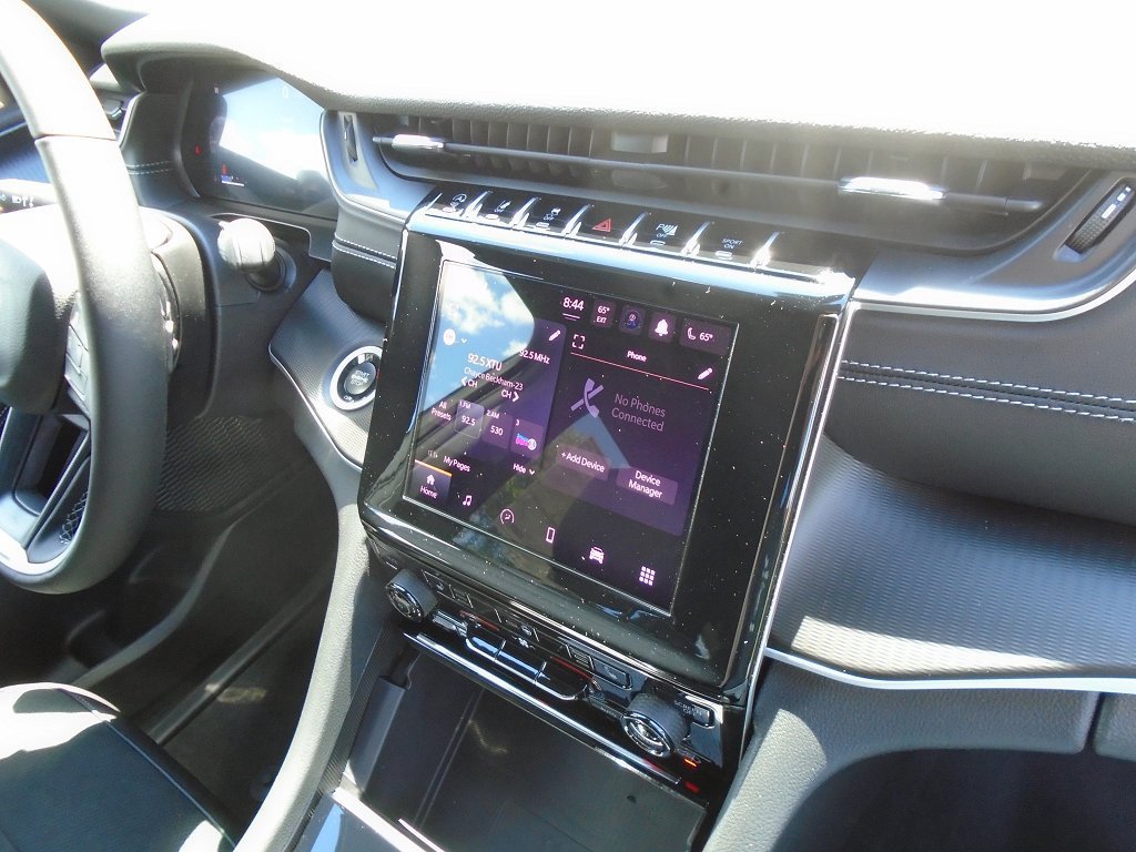 New 2025 Jeep Grand Cherokee L Altitude AWD/4WD image 13