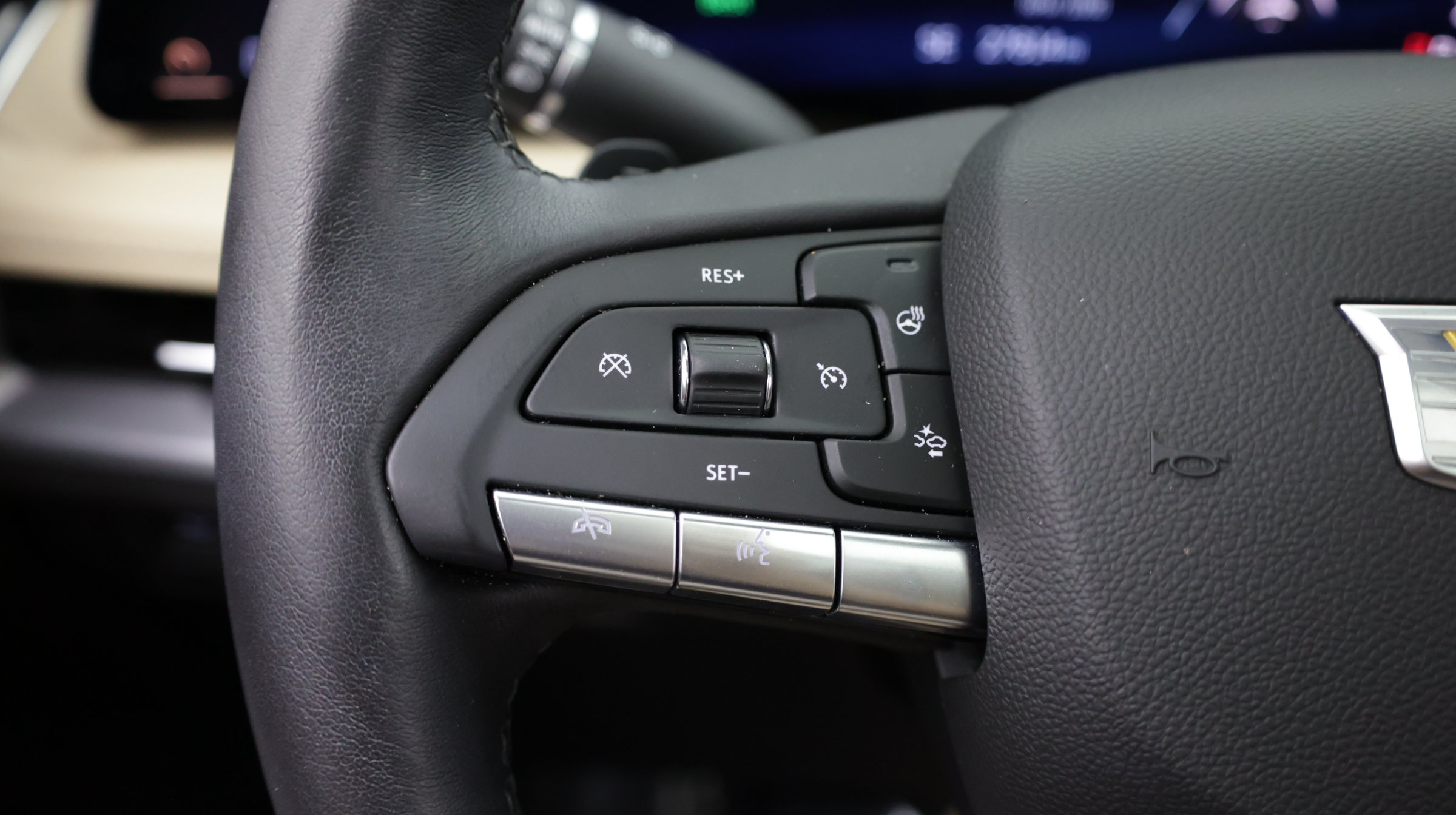 Used 2025 Cadillac XT4 Premium Luxury w/ Cold Weather Package FWD image 25