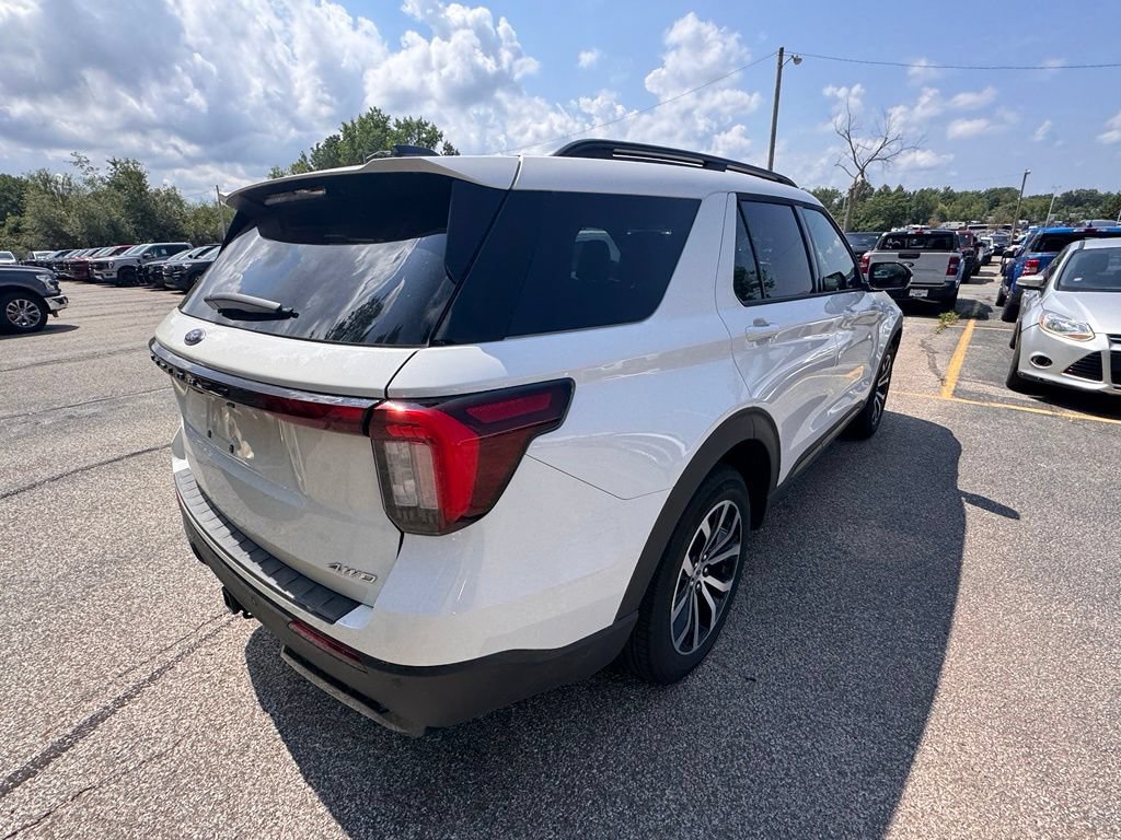 Used 2025 Ford Explorer ST-Line AWD/4WD image 4
