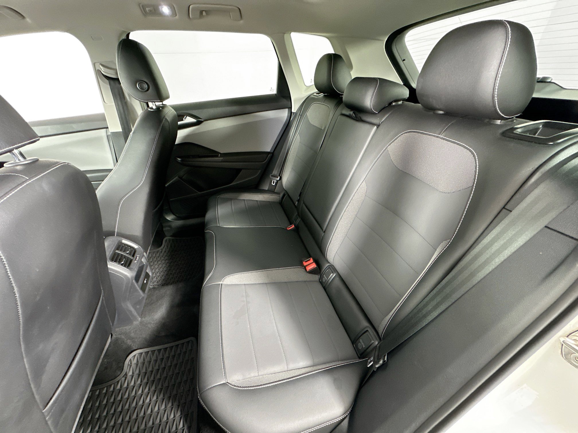 Used 2023 Volkswagen Taos SE image 24