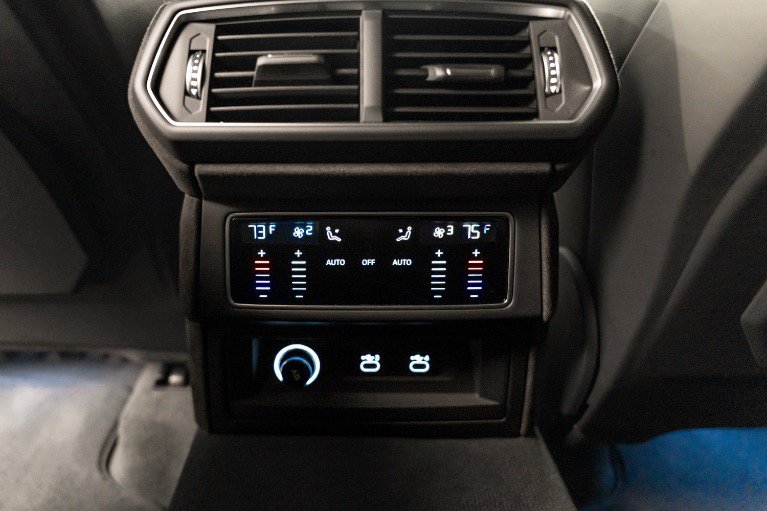 Used 2025 Lamborghini Urus SE AWD/4WD image 29