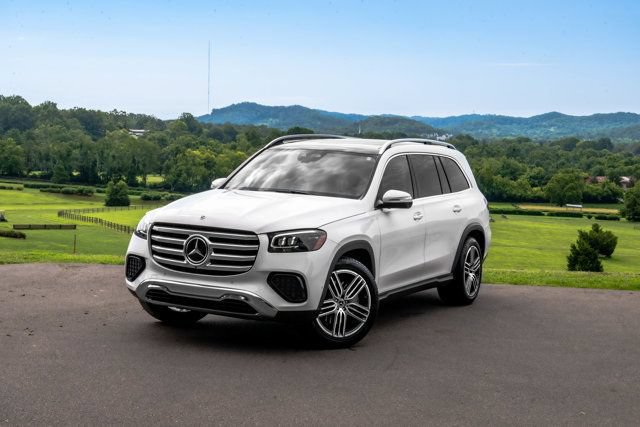 Used 2024 Mercedes-Benz GLS 450 4MATIC image 2