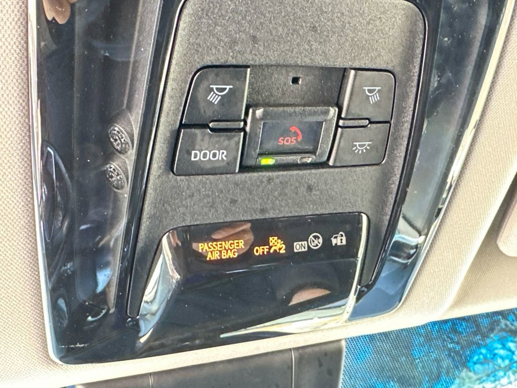 Used 2023 Toyota Venza LE image 32