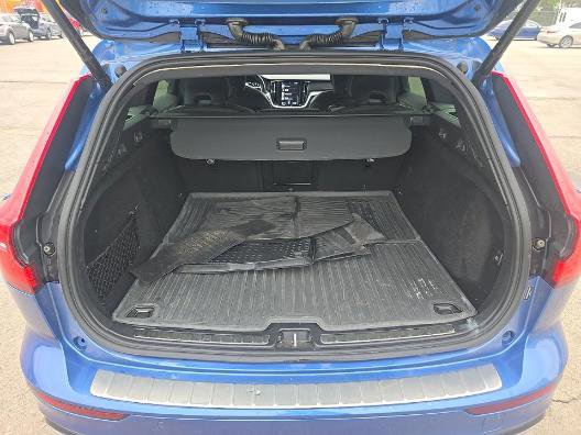 Used 2021 Volvo V60 T6 R-Design w/ Advanced Package FWD image 9
