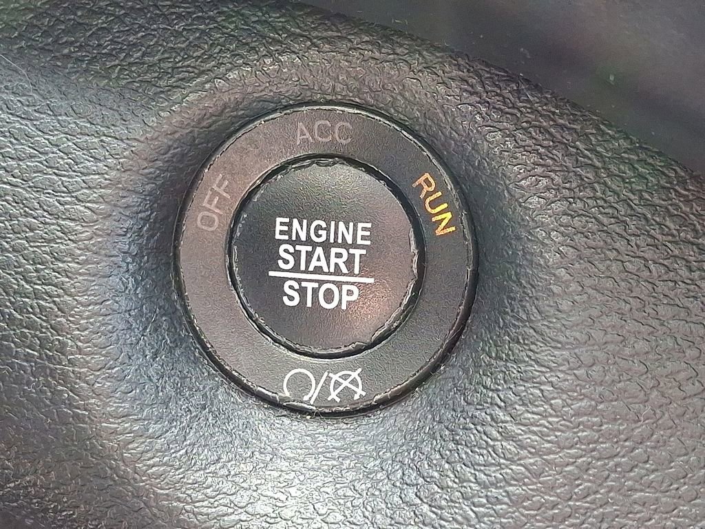 Used 2017 Jeep Cherokee Overland w/ Technology Group image 27