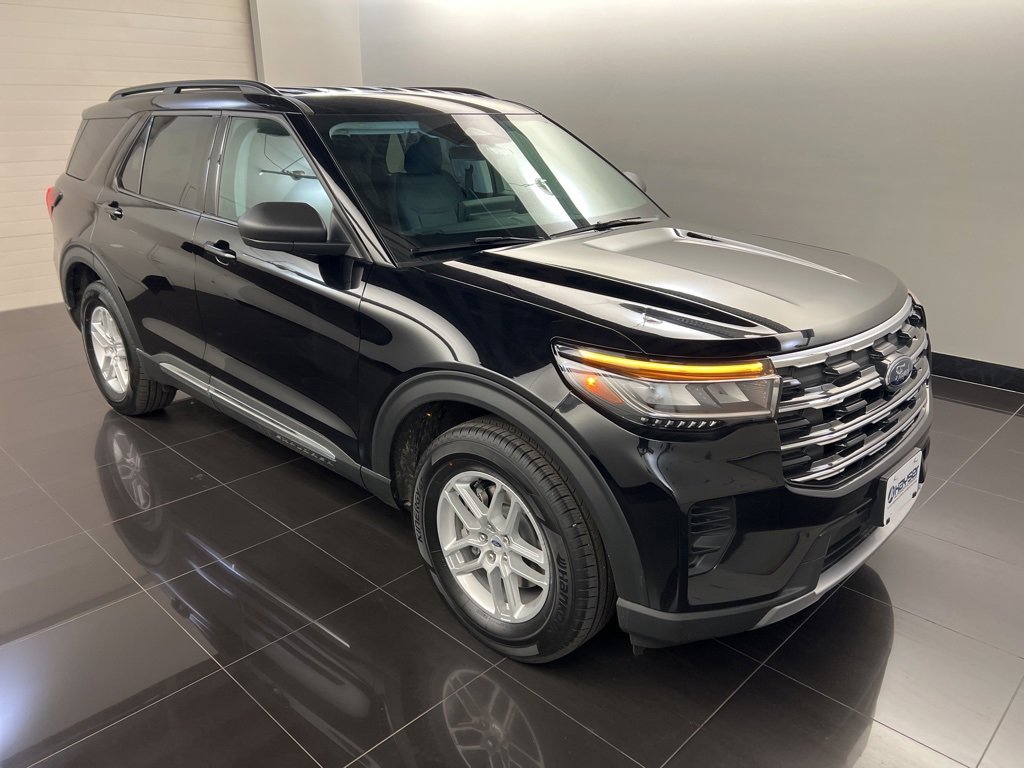 Used 2025 Ford Explorer Active image 1