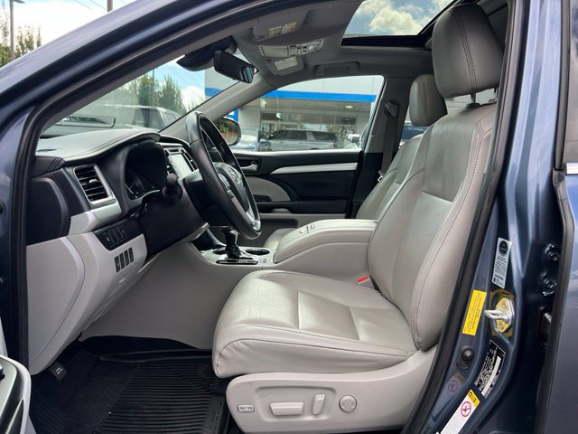 Used 2019 Toyota Highlander XLE AWD/4WD image 20