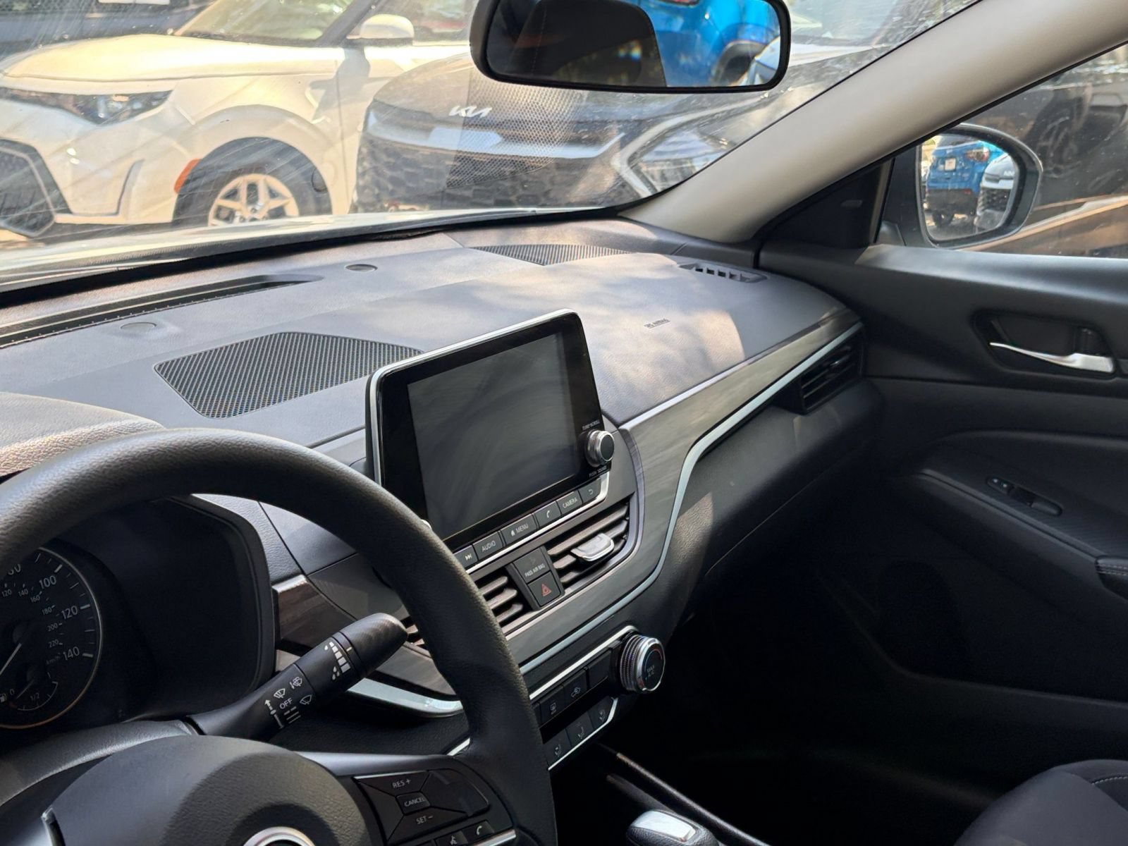 Used 2025 Nissan Altima 2.5 SV FWD image 30