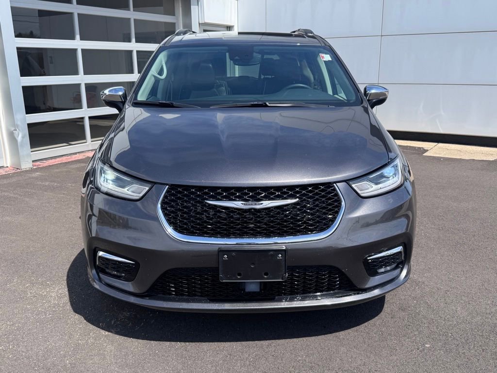 Used 2023 Chrysler Pacifica Limited FWD image 6