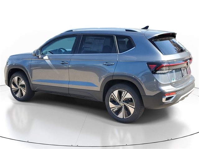 New 2025 Volkswagen Taos SE image 3