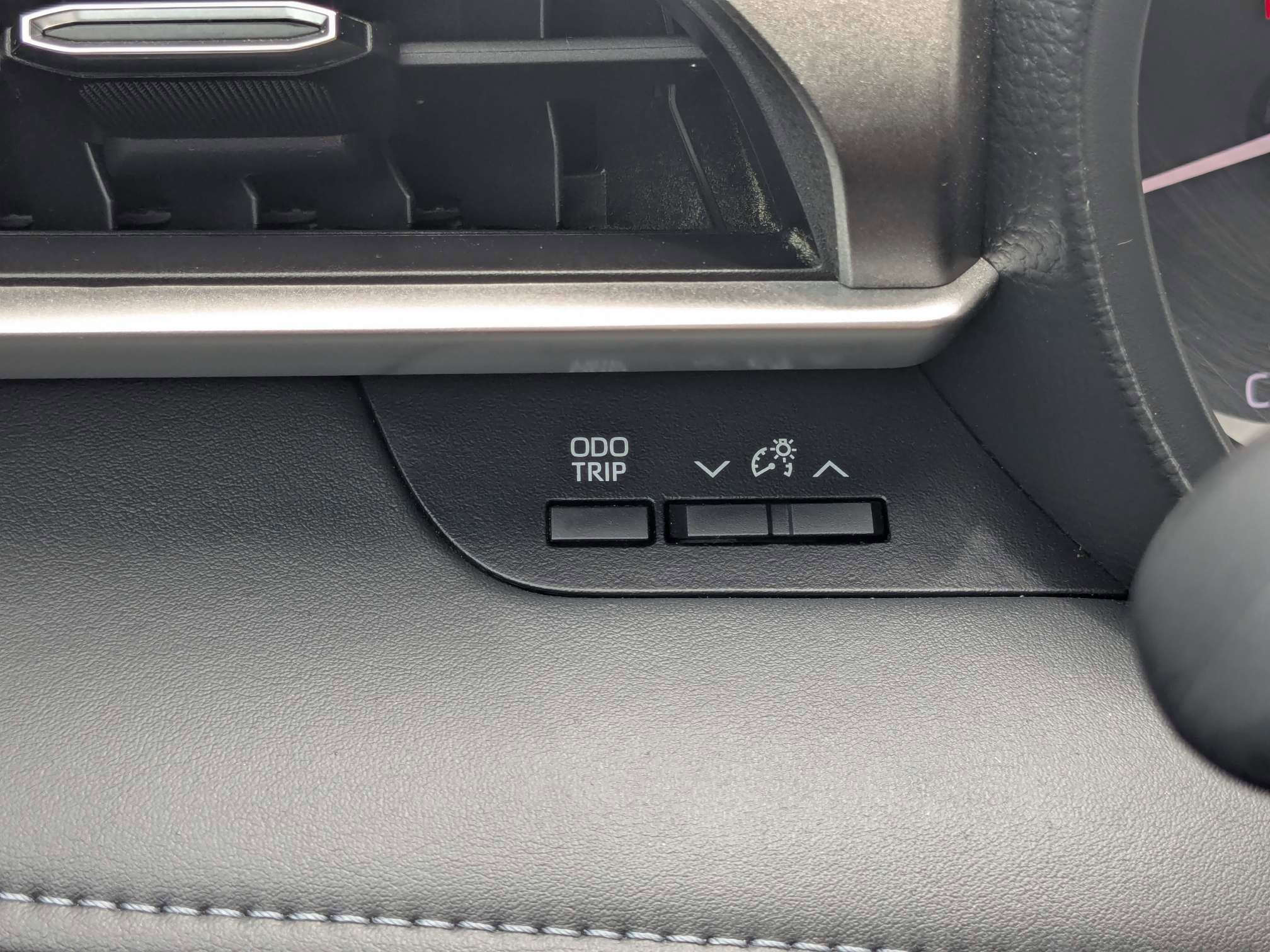Used 2023 Toyota Highlander LE FWD image 35