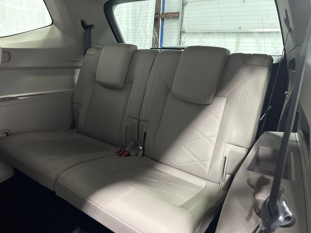 Used 2025 Volkswagen Atlas SE AWD/4WD image 48