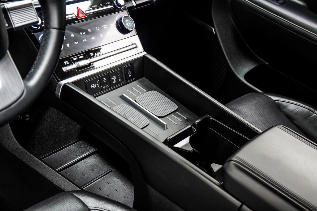 Used 2024 Hyundai Santa Fe Limited image 16