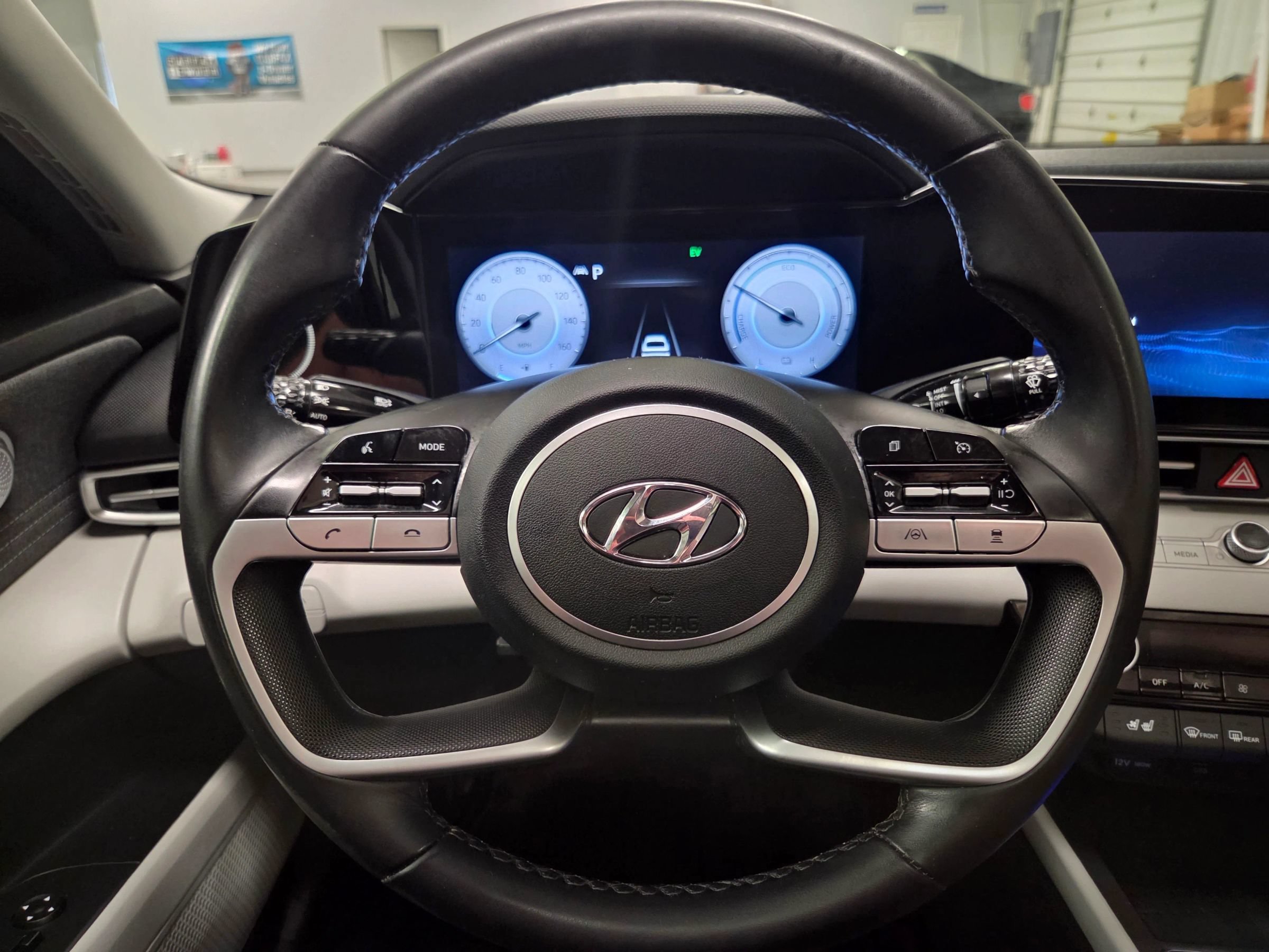 Used 2023 Hyundai Elantra Limited FWD image 18