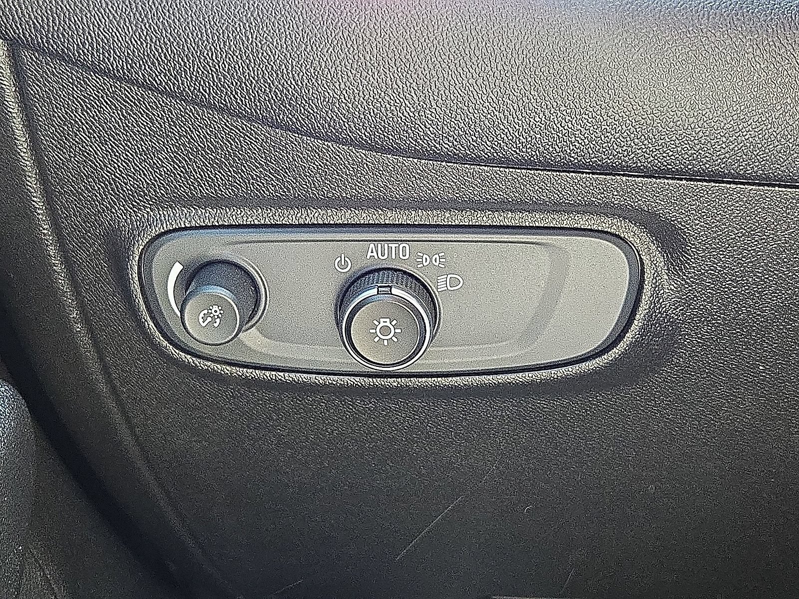 Used 2019 Chevrolet Equinox LT FWD image 25