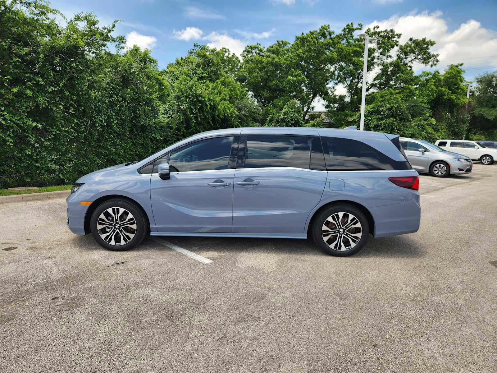 Used 2026 Honda Odyssey Elite image 4