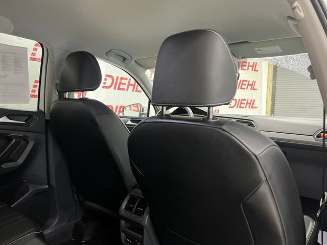 Used 2024 Volkswagen Tiguan SE AWD/4WD image 12