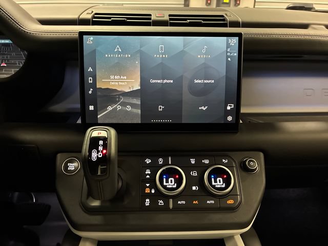 Used 2025 Land Rover Defender 110 X-Dynamic SE AWD/4WD image 19