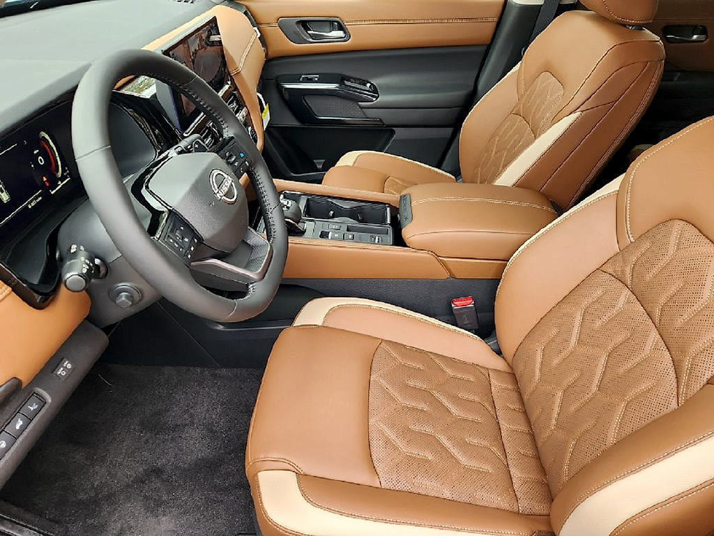 New 2026 Nissan Pathfinder Platinum w/ Accent Package FWD image 12