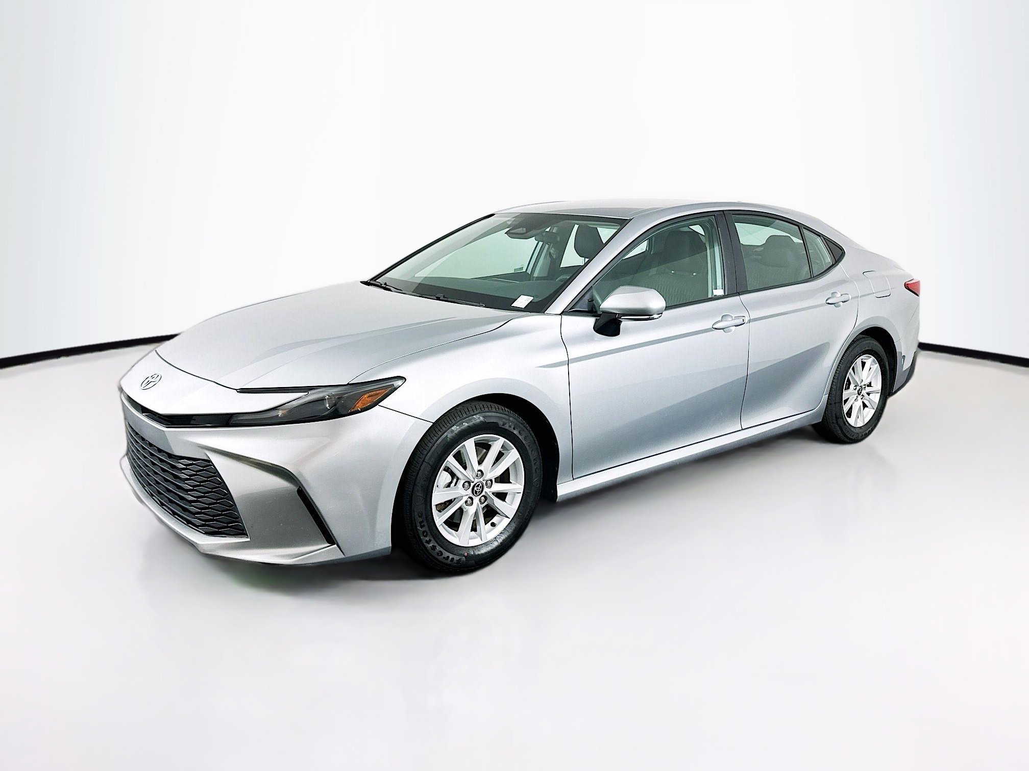 Used 2025 Toyota Camry LE image 3