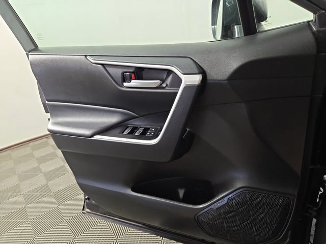 Used 2025 Toyota RAV4 XLE FWD image 29