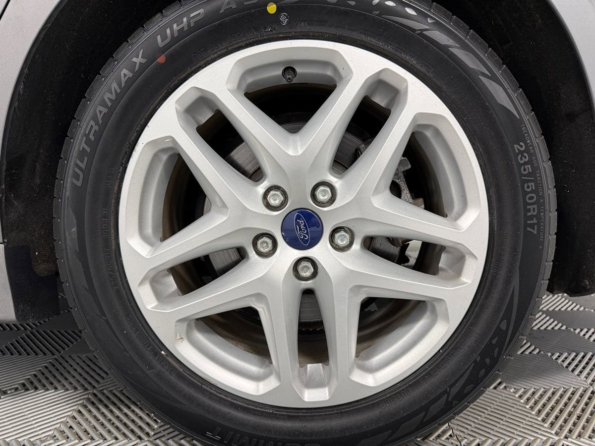 Used 2014 Ford Fusion SE FWD image 25