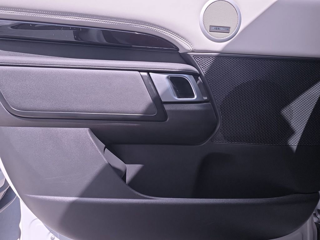 Used 2024 Land Rover Discovery S AWD/4WD image 32