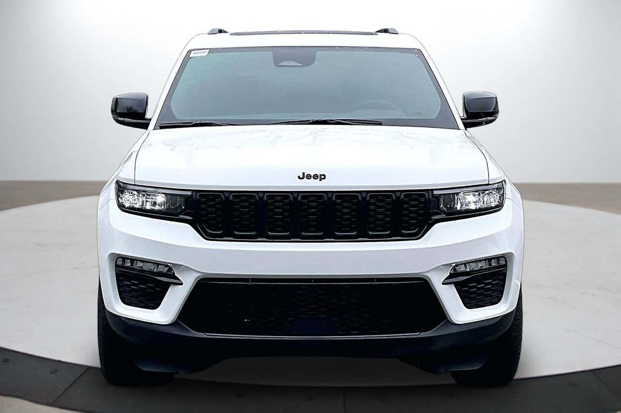 Certified 2025 Jeep Grand Cherokee Limited w/ Black Appearance Package image 3